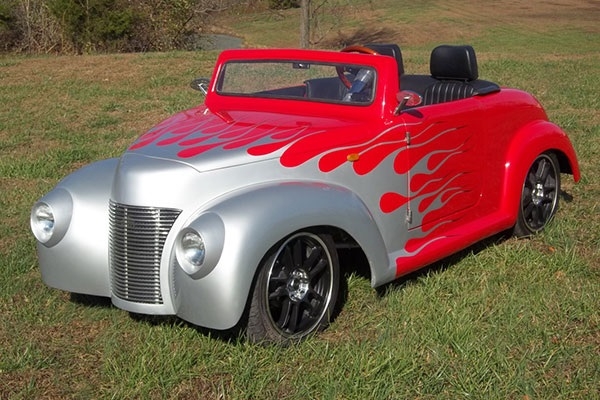 Red 39 Roadster with Silver Flames affordable golf cart rental, golf cart rent berkeley
