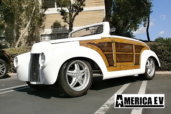 White Woody 39 Roadster 4 Passenger Golf Cart affordable golf cart rental, golf cart rent berkeley